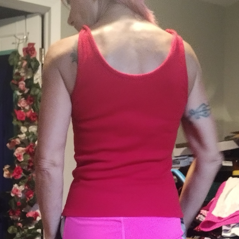 Red zippered tank top - Picture 5 of 9
